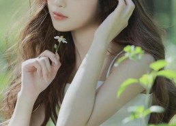 酒店拖鞋的正确穿法美女黄